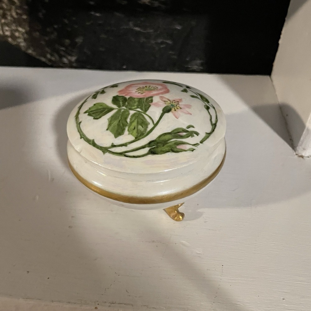 Pretty Floral Rose Pill / Trinket Box Footed